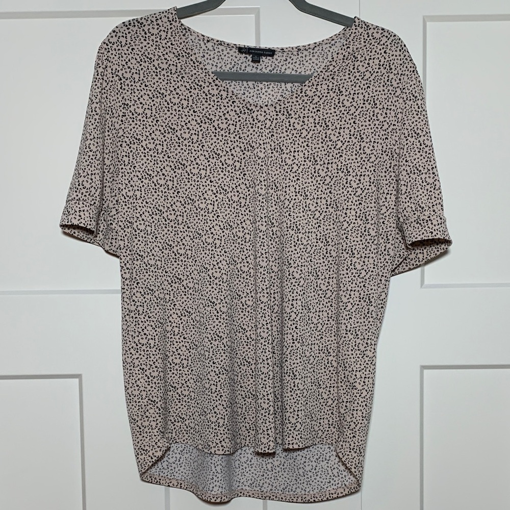 {Adrianna Papell} Black & Light Pink Speckled Blouse